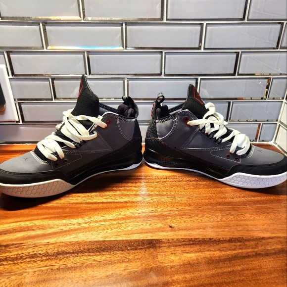 Jordan sneakers - Picture 4 of 8